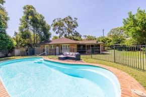 Salamander Sanctuary, 204 Salamander Way - pool, pets, linen, aircon, Wi-Fi